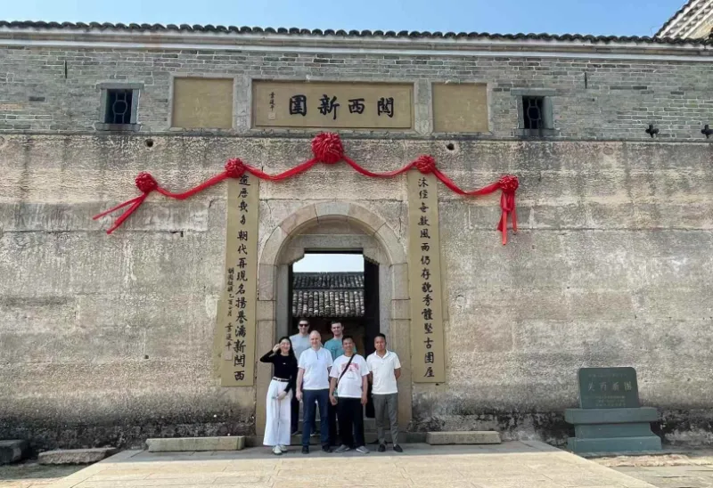 फोर्जिंग बिझनेस, फोर्जिंग फ्रेंडशिप: यानमिंग मेटल एचिंग फॅक्टरी परदेशी ग्राहकांसोबत सहकार्य वाढवते